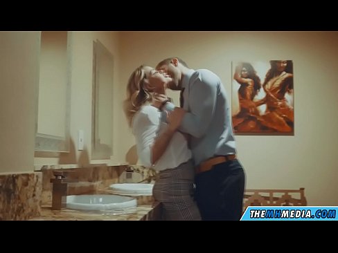 ❤️ Ha blonde e mahlahahlaha e u eka ka kamoreng ea ho phomola ea sechaba ️  ❌️